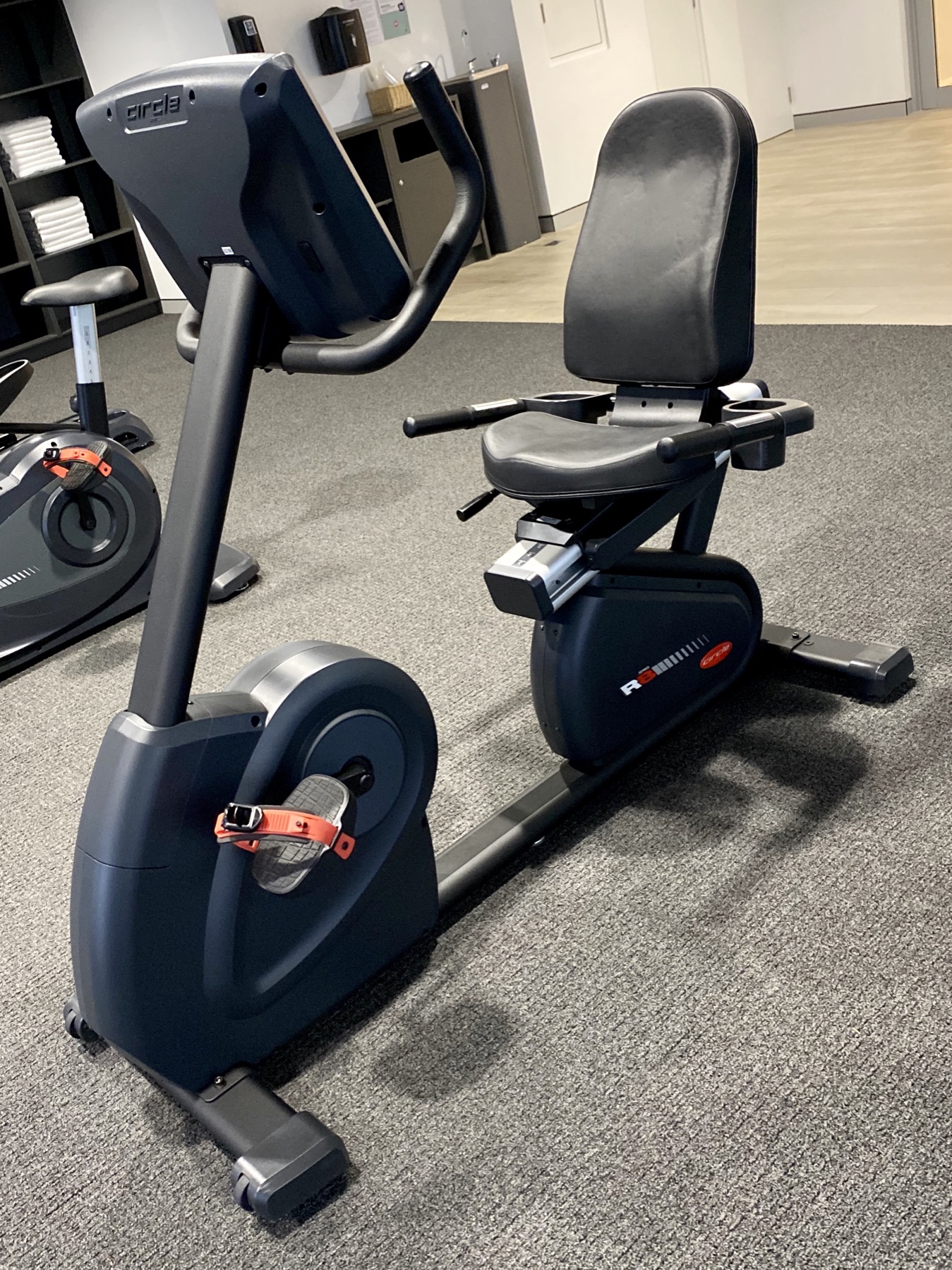 Upright and recumbent exercise bikes